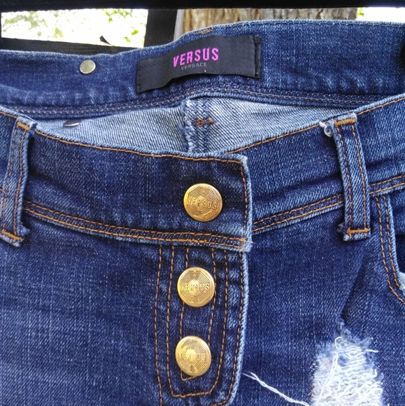 Versace verus jeans
